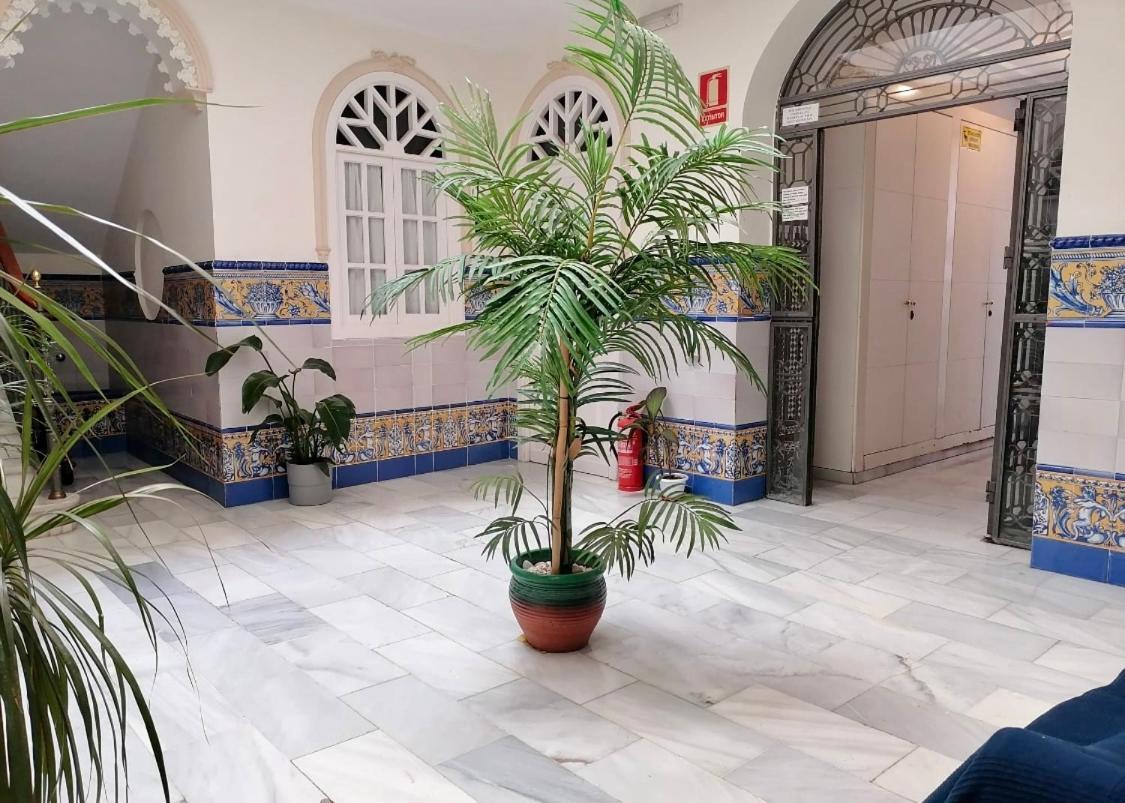 Liam Studio In Sevilla Centric Luaran gambar
