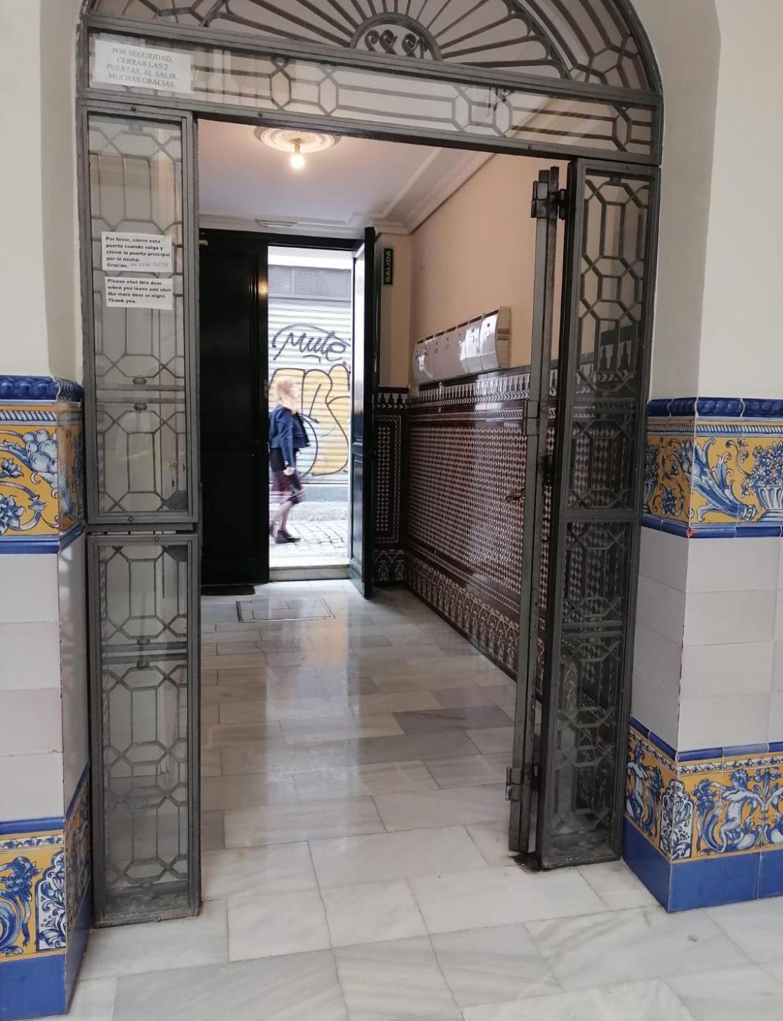 Liam Studio In Sevilla Centric Luaran gambar